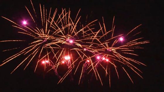 Pyrotechnie extérieure 1.4g adapté aux besoins du client en forme d'hélice de gâteau de célébration de 20 tirs