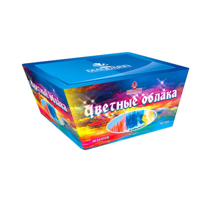 La journée 49 feux d'artifice chinois de gâteau de tirs a coloré des feux d'artifice de fumée pour la célébration