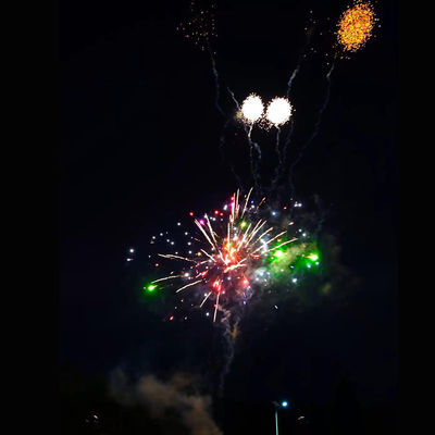 88 feux d'artifice extérieurs de gâteau de pyrotechnie de tirs de Chine