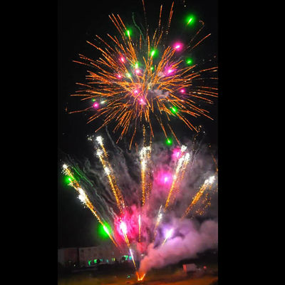 L'usine Liuyang en gros Pyrotechnique Chinois gâteau en plein air Feux d'artifice pour la célébration du festival