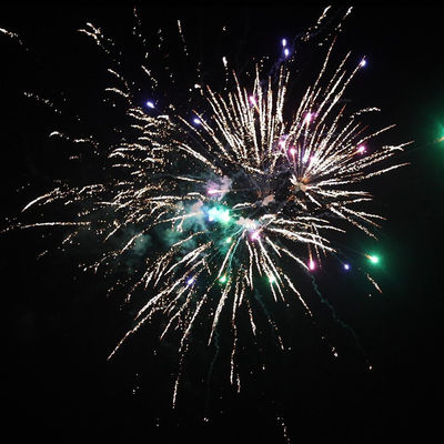100 coups de gâteau Feux d'artifice de type et d'occasion de Noël Grand gâteau Feux d'artifice de pyrotechnie