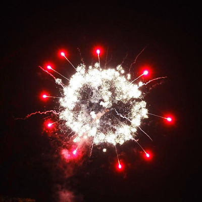 Liuyang Mandarin Consumer Salutes Feux d'artifice US 1.4 Pro Feux d'artifice 116 coups de gâteau Feux d'artifice G.W 28.64KG pour la célébration