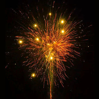 L'usine Liuyang en gros sur mesure 100 coups de feu Pyrotechnique gâteau de consommation Feux d'artifice pour les événements du Nouvel An Fête de célébration