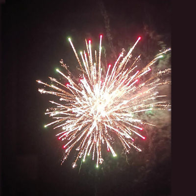 Fabrique de papier Mandarin en gros Feux d'artifice 1.4g Pyrotechnique 2 pouces 25 coups Feux d'artifice gâteau Pour les événements de fête Noël