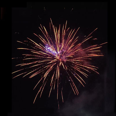 2025 usine chinoise 100 coups feu d'artifice de gâteau en papier FAFBWL en gros Pyrotechnique Nouveau feu d'artifice pour la célébration du mariage