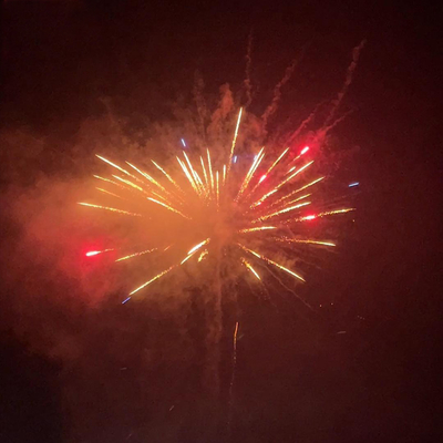 Des feux d' artifice chinois bon marché Liuyang 0,8'' 100 pouces coupes 1.4G Consommateur fête de mariage gâteau feux d' artifice batterie de tubes de tir