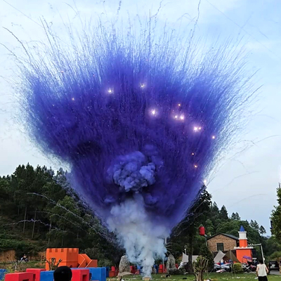 L'usine chinoise en gros éclairs de couleur 100 coups de feu de jour fumée gâteau feux d'artifice pas de tube intérieur pour le festival de mariage Photographie