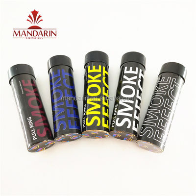 Le fil de mandarine tirent les feux d'artifice de jour, signal blanc rouge orange de fusée de main