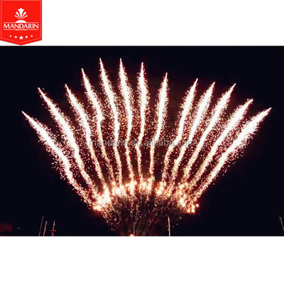 Pyrotechnie chinoise de feux d'artifice du feu 13 tirs avec moi/forme de v